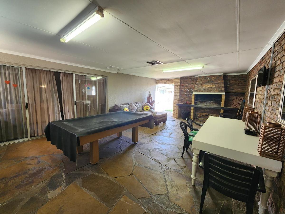 Midway Overnight Rooms Kimberley Eksteriør billede