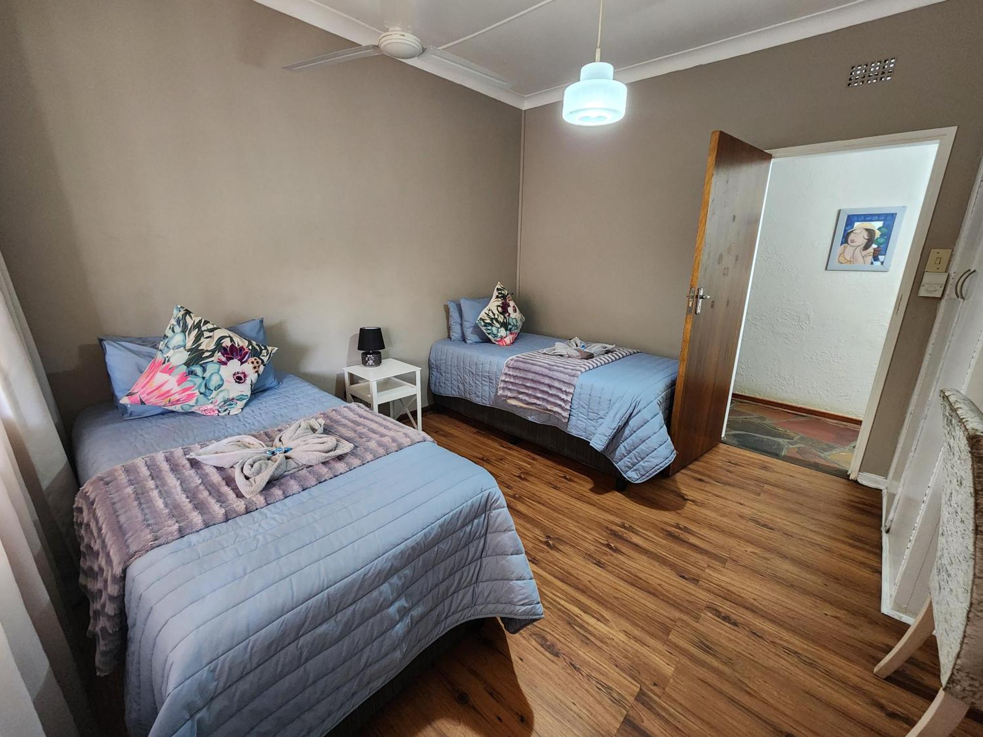 Midway Overnight Rooms Kimberley Eksteriør billede